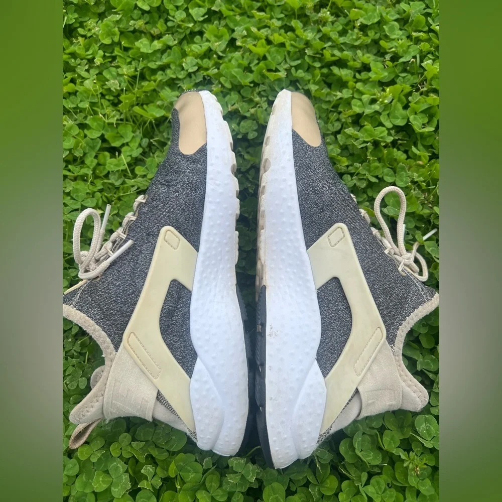 Nike Air Woman’s Huarache Run Ultra SE Gold Orewood Brown Blur Size 9 Shoes
